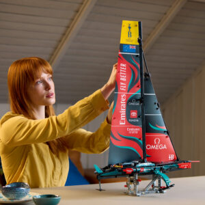 LEGO Technic Emirates Team New Zealand AC75 jaht - Image 6