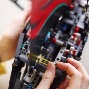 LEGO Technic Emirates Team New Zealand AC75 jaht - Image 7