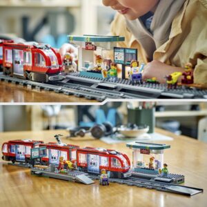 LEGO City Kesklinna tramm ja jaam - Image 3