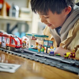 LEGO City Kesklinna tramm ja jaam - Image 8