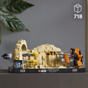 LEGO Star Wars Mos Espa Podrace dioraam - Image 2
