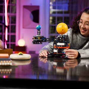 LEGO Technic Planeet Maa ja Kuu orbiidil - Image 2