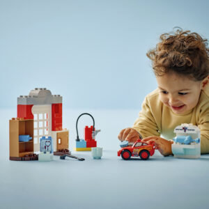 LEGO DUPLO Mcqueeni külaskäik doci garaaži - Image 5
