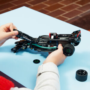 LEGO Technic Mercedes-AMG F1 W14 E Performance Pull-Back - Image 8