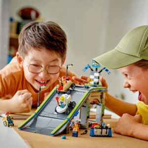 LEGO City Piiranguid pole: võidusõiduauto kaldteerada - Image 3