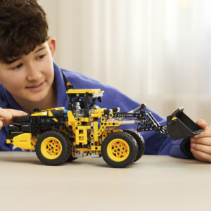 LEGO Technic Volvo l120 electric rataslaadur - Image 3