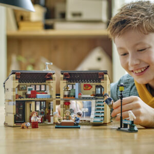 LEGO Harry Potter Privet drive: tädi margeʼi külaskäik - Image 7