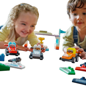 LEGO DUPLO F1 meeskonna võidusõiduautod ja sõitjad - Image 4