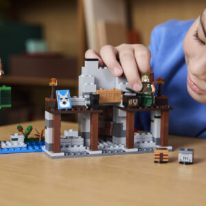 LEGO Minecraft Wolf Stronghold - Image 6