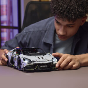 LEGO Technic Lamborghini Revuelto supersportauto - Image 3