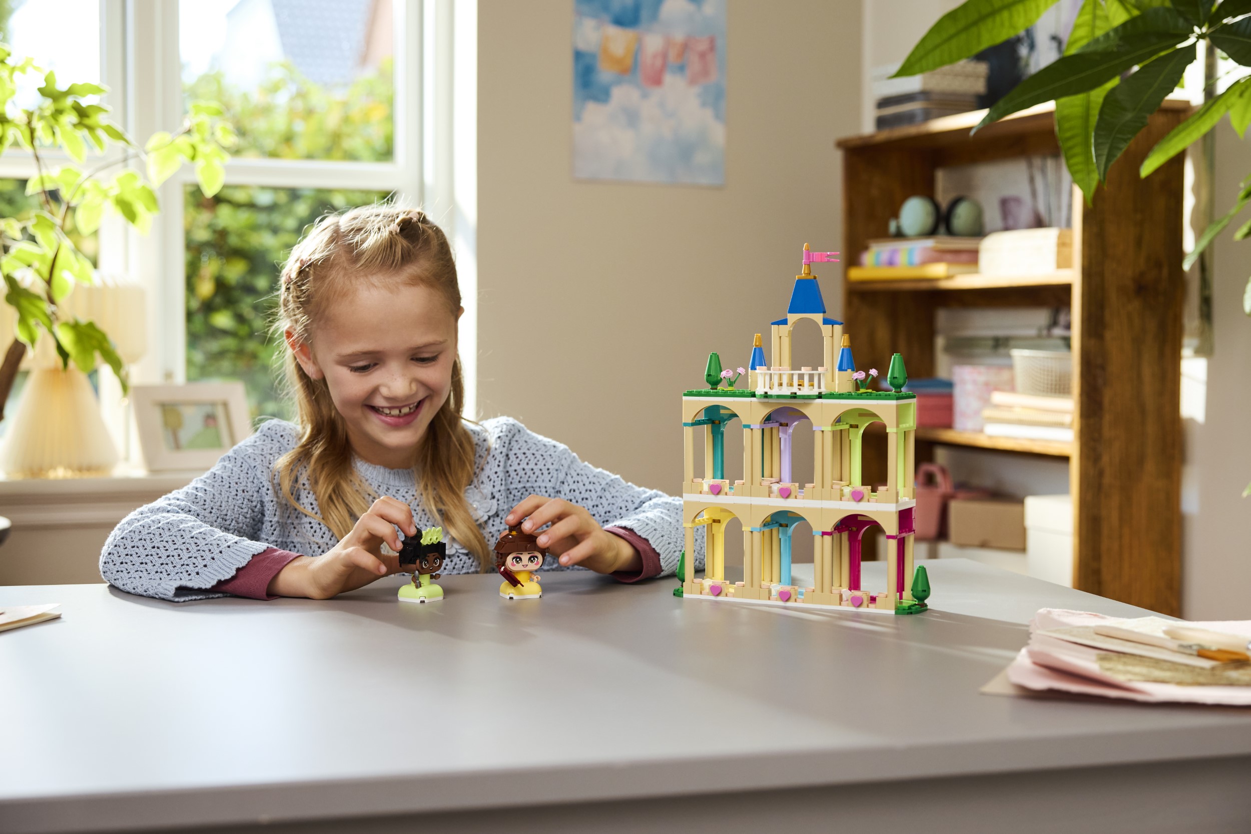 LEGO Disney Mini Belle ja Tiana lossiga - Image 2